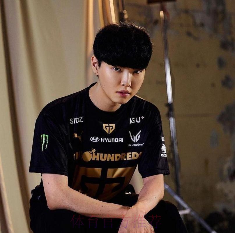 GEN官方公布新赛季队服：全新设计，黑金配色